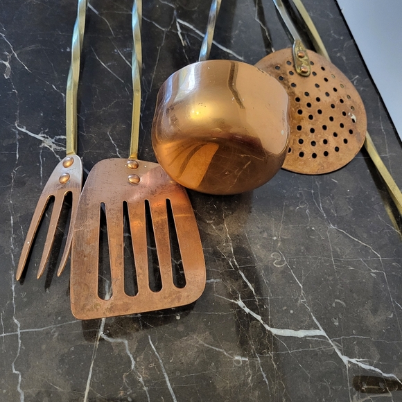 Vintage brass and Cooper hanging ustensile bundle - Picture 5 of 6